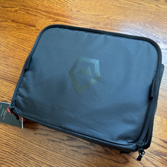 Wandrd Medium Camera Cube - Picture 2 of 16